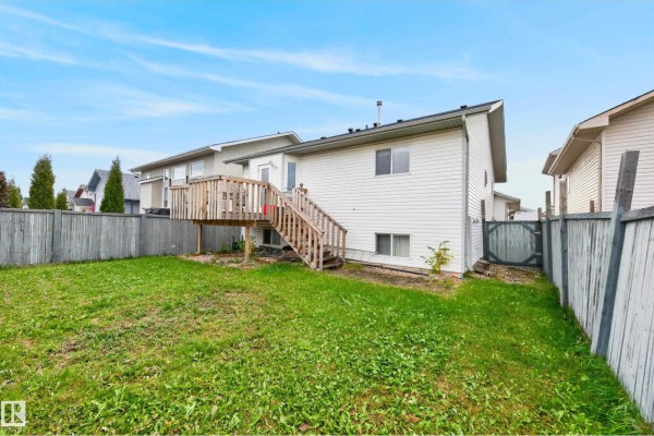 Primary Bedroom - 7718 166a Av Nw, Edmonton, AB T5Z3V9 Photo 4