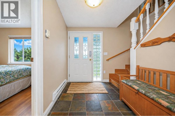 772 Appleyard Court, Port Moody, BC, photo 3