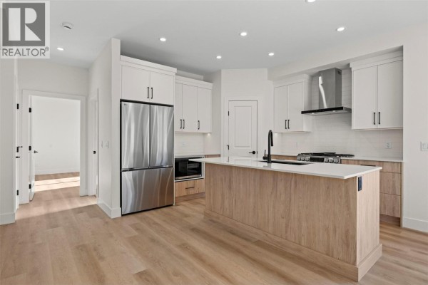 Full ensuite bathroom - 773 Kinnear Avenue Unit# 5, Kelowna, BC V1Y5B2 Photo 3
