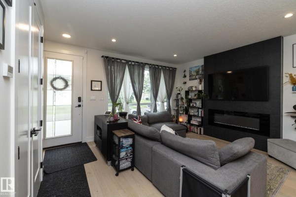Primary Bedroom - 7733 81 Av Nw, Edmonton, AB T6C0V4 Photo 4