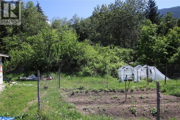 3pc Bathroom - 7735 Stewart Road, Fauquier, BC V0G1K0 Photo 4