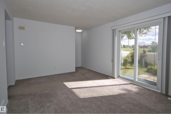 Primary Bedroom - 7743 37 Av Nw, Edmonton, AB T6K1T9 Photo 5