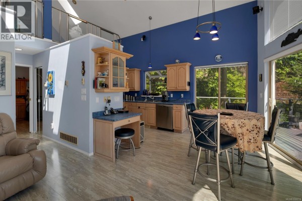 Kitchen - 775 Endersby Rd, Quadra Island, BC V0P1H0 Photo 2