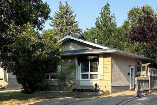 Kitchen - 775 Hayworth Crescent N, Regina, SK S4X1X8 Photo 2