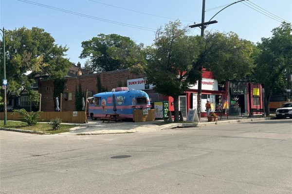 775 Westminster Avenue, Winnipeg, MB R3G1A6 Photo 3