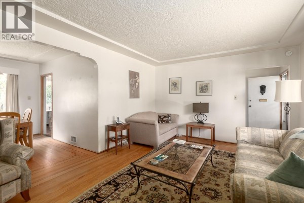 7759 14th Avenue, Burnaby, BC V3N2A8 Photo 5