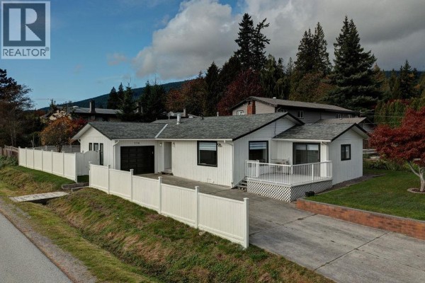 776 Seacot Way, Gibsons, BC V0N1V9 Photo 2