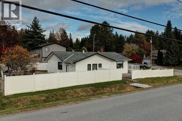 776 Seacot Way, Gibsons, BC V0N1V9 Photo 5
