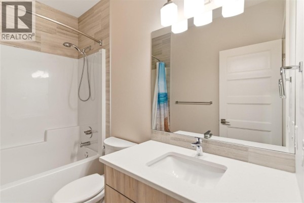 2pc Bathroom - 777 Acadia Street, Kelowna, BC V1V0A8 Photo 4
