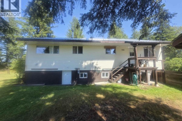 Kitchen - 777 Callanan Street, Quesnel, BC V2J2V5 Photo 3