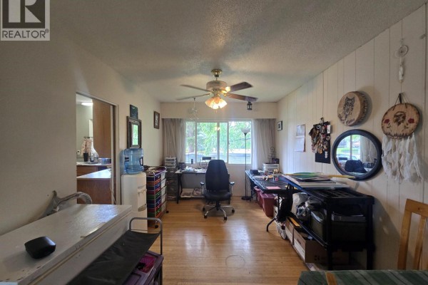Foyer - 777 Mclean Street, Quesnel, BC V2J2P8 Photo 5