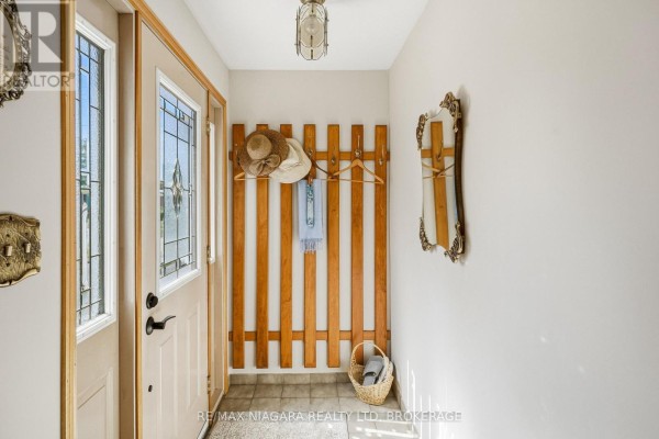 Kitchen - 7771 Wilson Crescent, Niagara Falls, ON L2G4S6 Photo 5