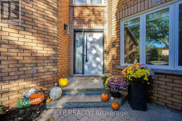 779 Mclaren Street, Newmarket, ON, photo 2