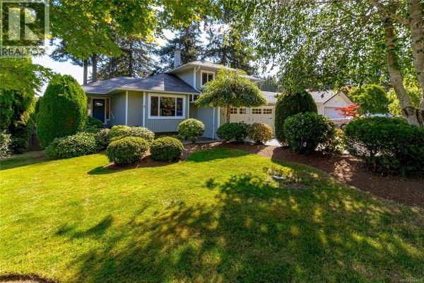 Family room - 779 Menawood Pl, Saanich, BC V8Y2Z7 Photo 2