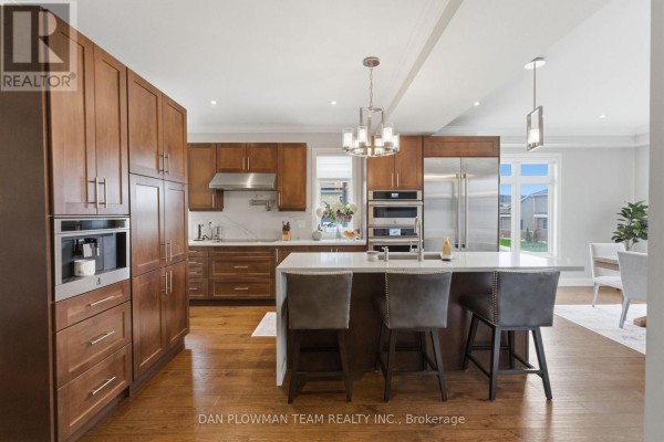 Kitchen - 779 Port Darlington Road, Clarington, ON L1C3K3 Photo 4