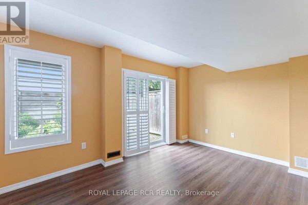 Family room - 78 Burgon Place, Aurora, ON L4G7Y2 Photo 4