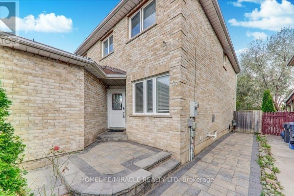 Kitchen - 78 Castlehill Road, Brampton, ON L6X4C8 Photo 4