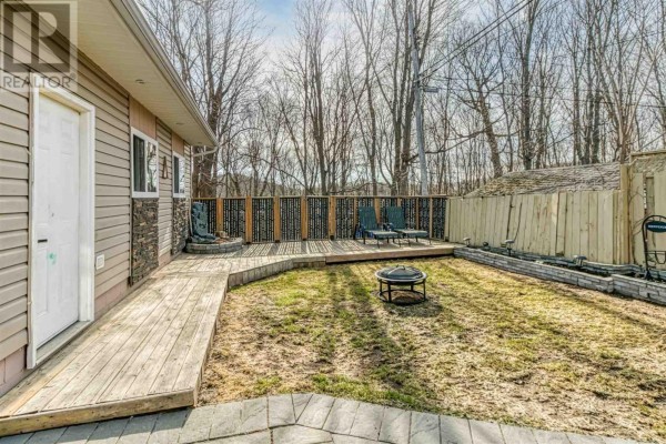 Living room - 78 Central Ave, Elliot Lake, ON P5A2G1 Photo 4