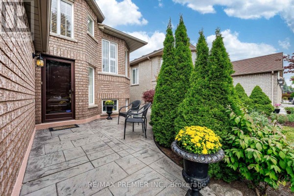 Living room - 78 Coalbrook Court, Vaughan, ON L4L9B6 Photo 3
