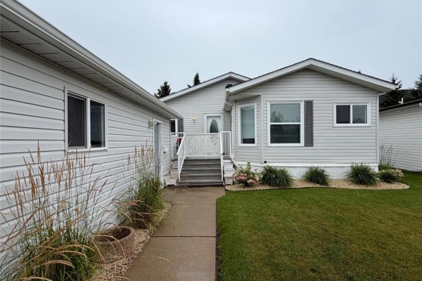 78 Goldfinch Crescent, Brandon, MB, photo 2