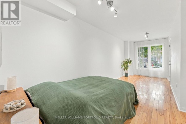 Kitchen - 78 Osler Street, Toronto, ON M6P4A2 Photo 3