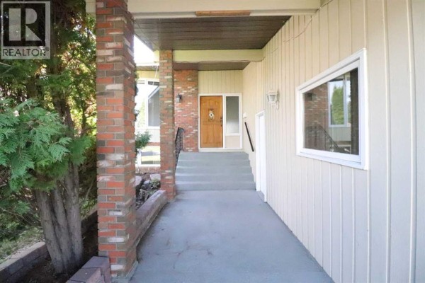 78 Tudor Boulevard S, Lethbridge, AB, photo 2
