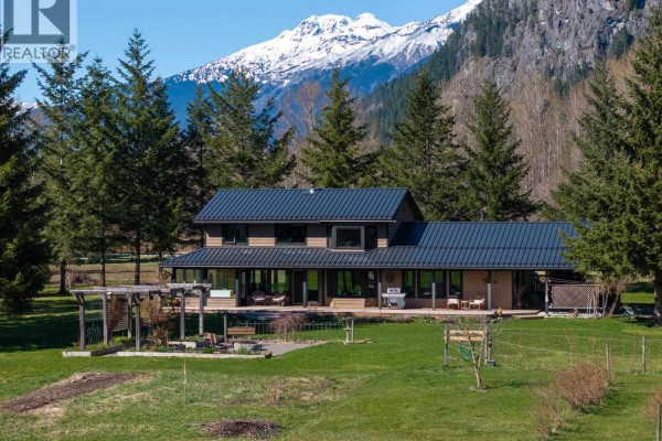 780 Green Road, Pemberton, BC V0N2L2 Photo 4