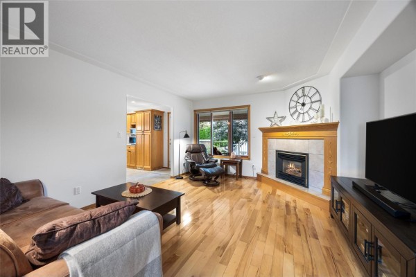Dining room - 780 Huntington Drive, Kamloops, BC V2B6G4 Photo 4
