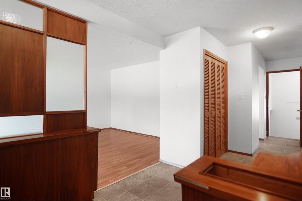 Family room - 7804 143 Av Nw, Edmonton, AB T5C2R1 Photo 4