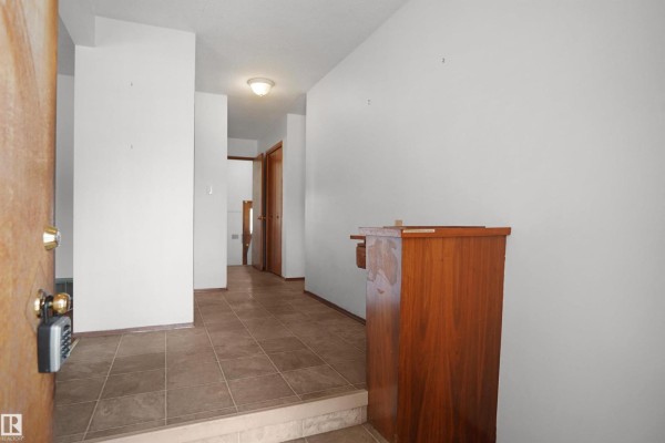 Primary Bedroom - 7804 143 Av Nw, Edmonton, AB T5C2R1 Photo 5