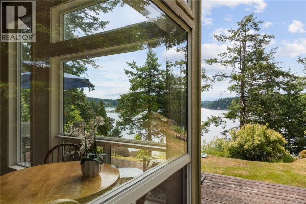 Kitchen - 781 Cliff Rd, Quadra Island, BC V0P1N0 Photo 4