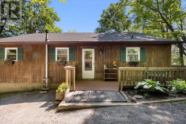 Living room - 781 North Shore Road, Rideau Lakes, ON K0G1X0 Photo 2