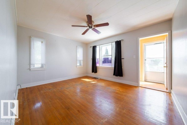 Primary Bedroom - 7812 128 Av Nw, Edmonton, AB T5C1T7 Photo 4