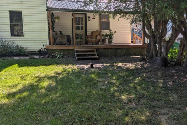 Front entrance of the house with a wooden porch and steps. - 781492 3 Side Road, Chatsworth