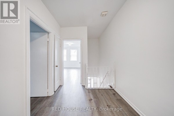 Bedroom 2 - 782 Dundas Street W, Toronto, ON M6J1V1 Photo 4