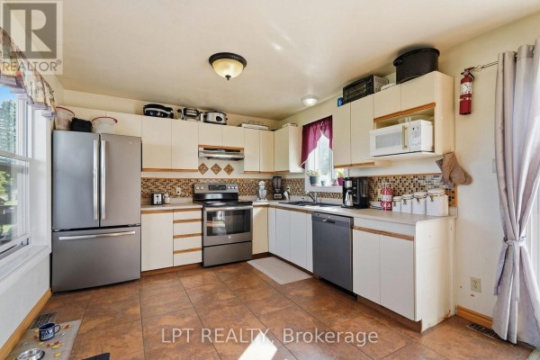 Kitchen - 7820 County 10 Road, The Nation, ON K0B1R0 Photo 5