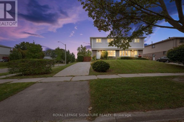 Bright living room with large window, neutral furnishings, and hardwood flooring - 783 Dodsworth Crescent, Mississauga