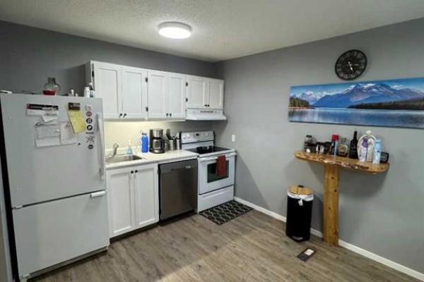 3pc Bathroom - 7830 Cedar Wood Park, Grande Prairie, AB T8V4R8 Photo 4