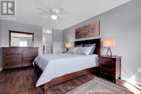 784 Hill Gate, Newmarket, ON L3Y6M2 Photo 4