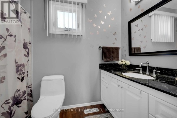 784 Hill Gate, Newmarket, ON L3Y6M2 Photo 5