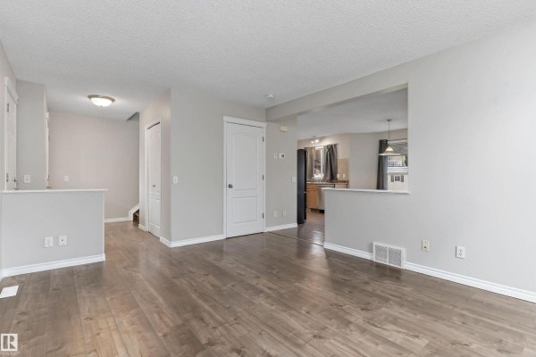 Kitchen - 7847 7 Av Sw, Edmonton, AB T6X1N3 Photo 3