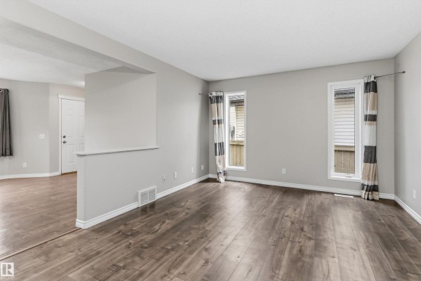 Primary Bedroom - 7847 7 Av Sw, Edmonton, AB T6X1N3 Photo 4