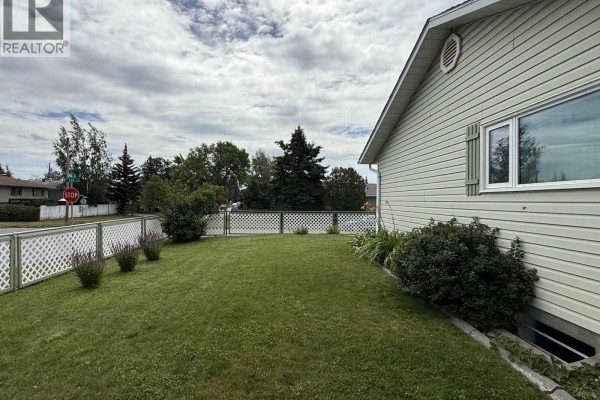 Primary Bedroom - 785 Irwin Street, Prince George, BC V2M2X6 Photo 4