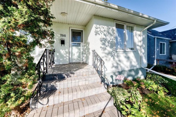 Kitchen - 786 Clifton Street, Winnipeg, MB R3G2X8 Photo 2