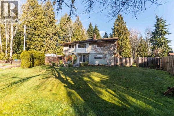 7862 Eagle Drive, Halfmoon Bay, BC V7Z1A3 Photo 2