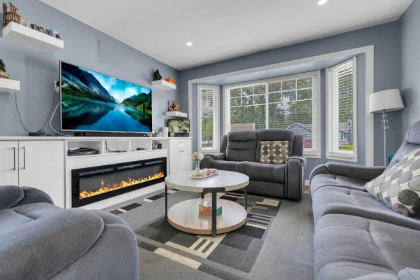 7869 143a Street, Surrey, BC V3W9W5 Photo 3