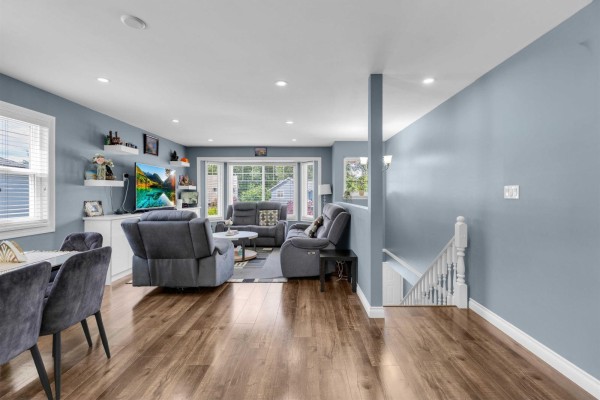7869 143a Street, Surrey, BC V3W9W5 Photo 4