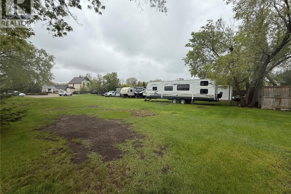 787 Hartney Avenue, Weyburn, SK, photo 2