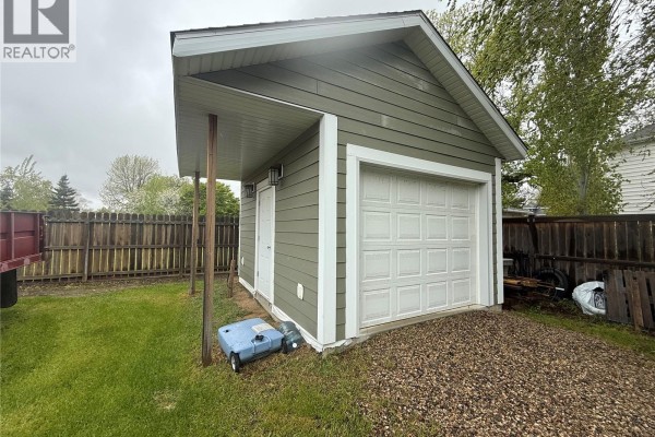 787 Hartney Avenue, Weyburn, SK, photo 3