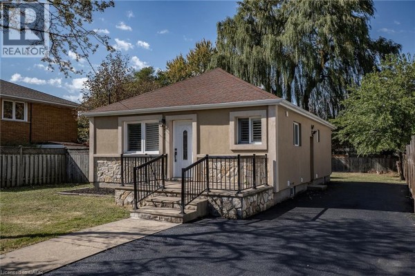 Bathroom - 788 Upper Gage Avenue, Hamilton, ON L8V4K4 Photo 2